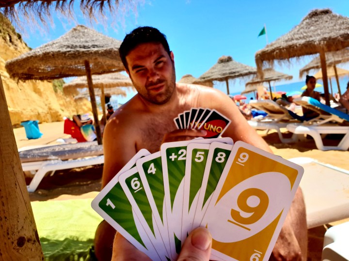 Uno on the beach, Portugal, Algarve, card game on the beach, 4 freckled faces,
