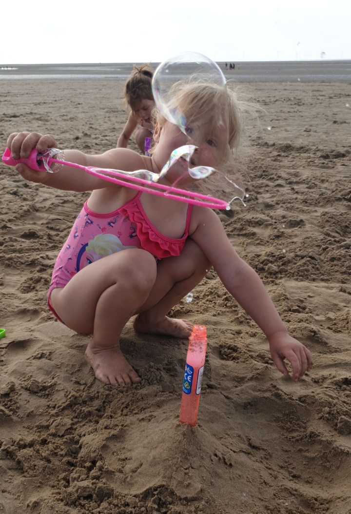 Fun things to take to the beach. Family days out at the beach. What to take to the beach. 4 Freckled Faces.